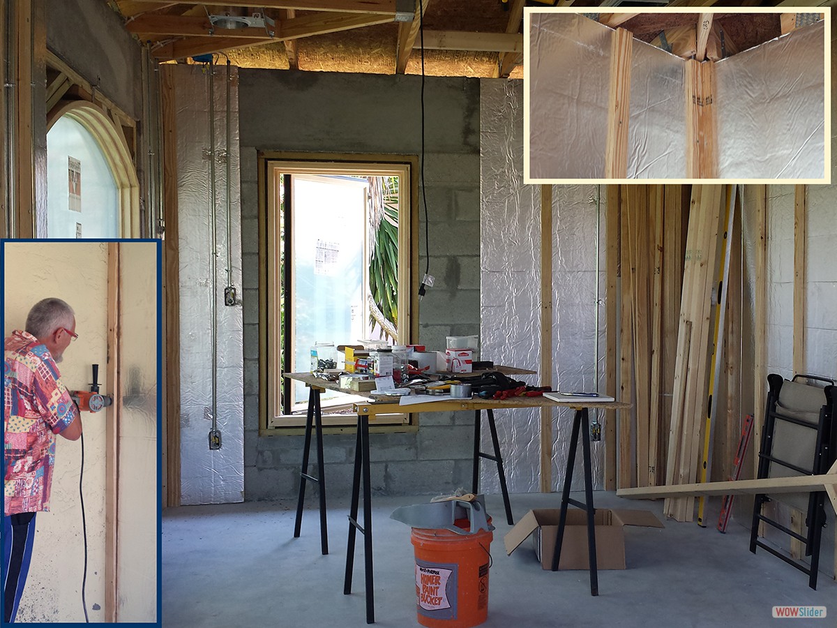 Isolierplatten werden unter einer Lattung angebracht