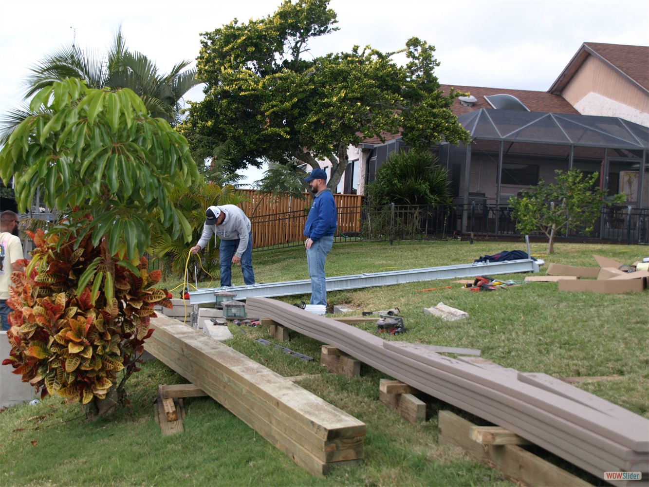 Planken für die Bedeckung des Docks Planken für die Bedeckung des Docks