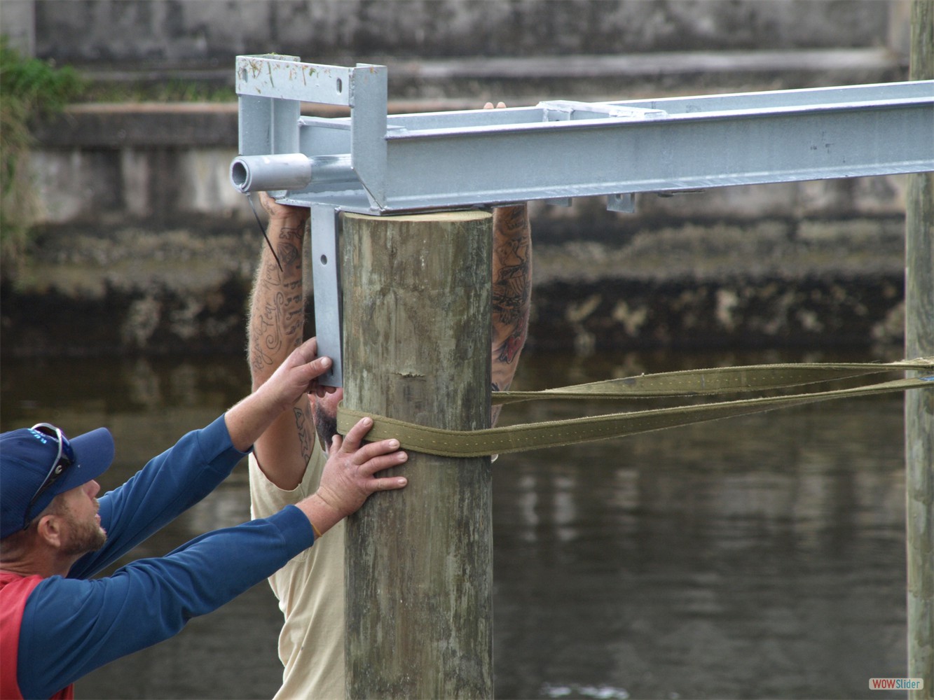 ... müssen die beiden Pfähle noch ... ... müssen die beiden Pfähle noch ...