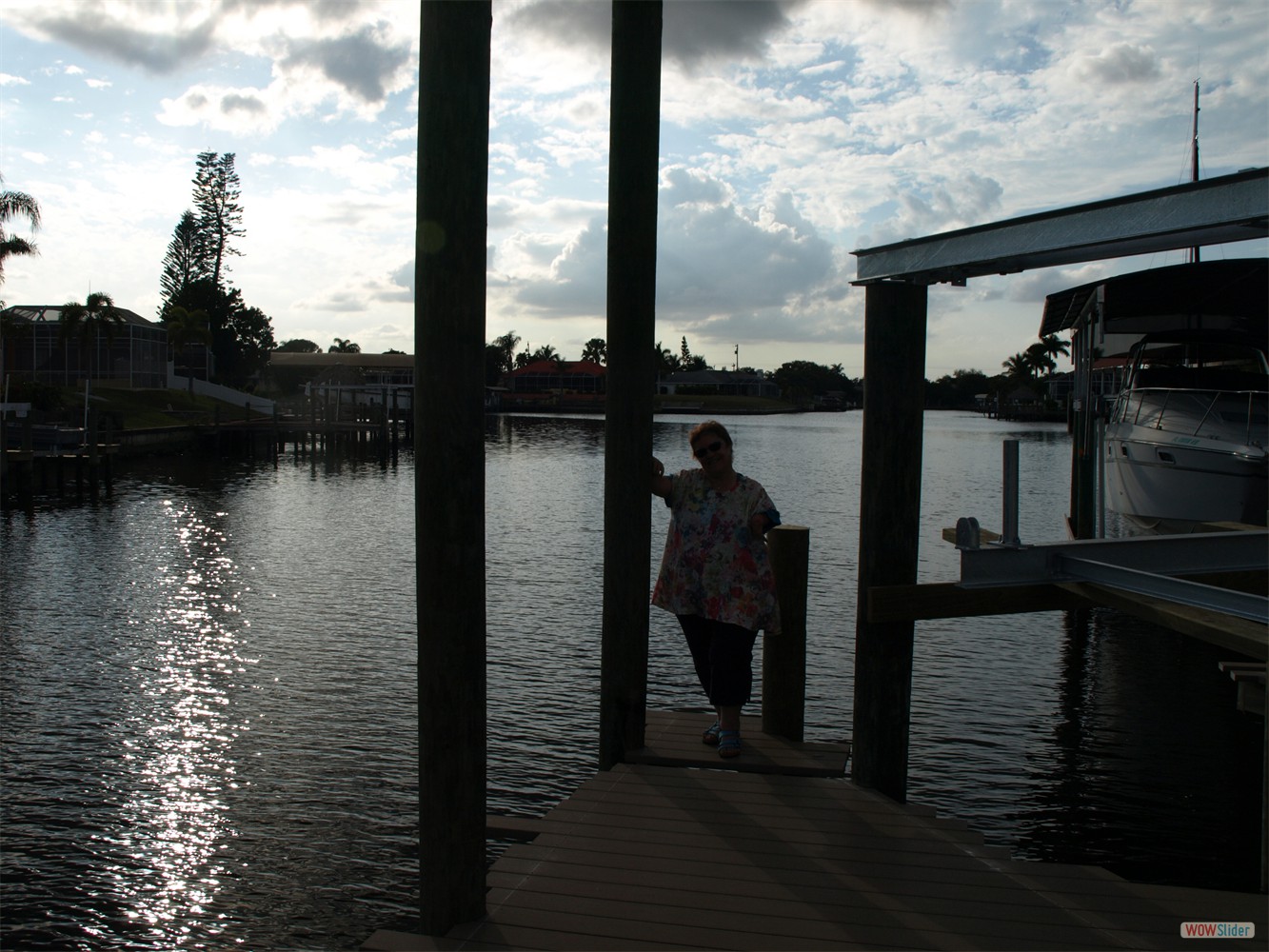 Da kann man/Maria sich doch schon entspannt am Endpfahl anlehnen! Da kann man/Maria sich doch schon entspannt am Endpfahl anlehnen!