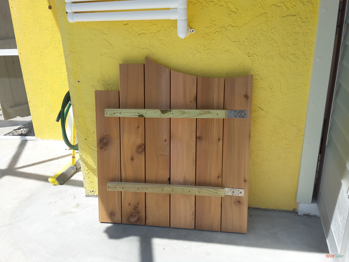 ... and the connecting part which opens up (to reach the pipes)