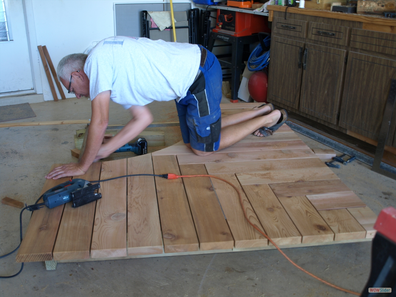 ... on the side pointing to the tub