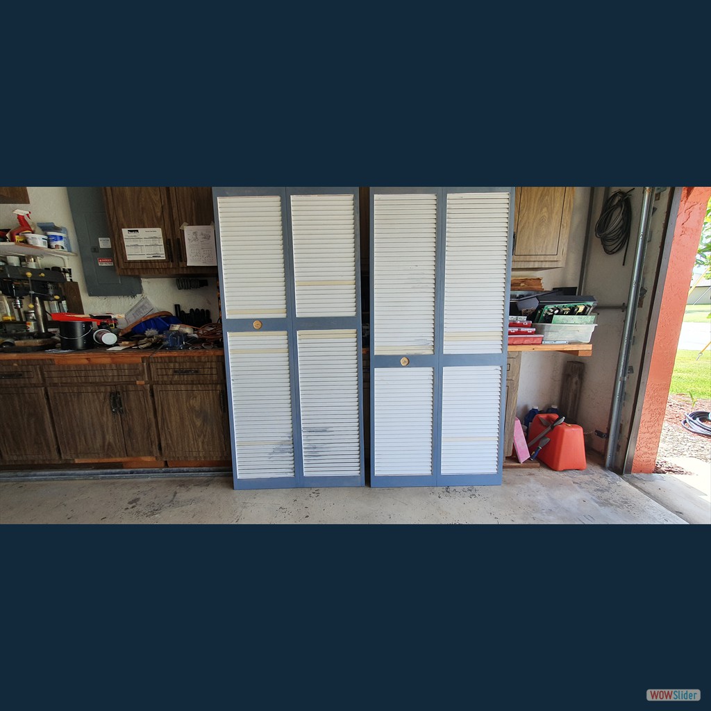 Aus den doppelten Falttüren des alten Schrankes werden ... Aus den doppelten Falttüren des alten Schrankes werden ...