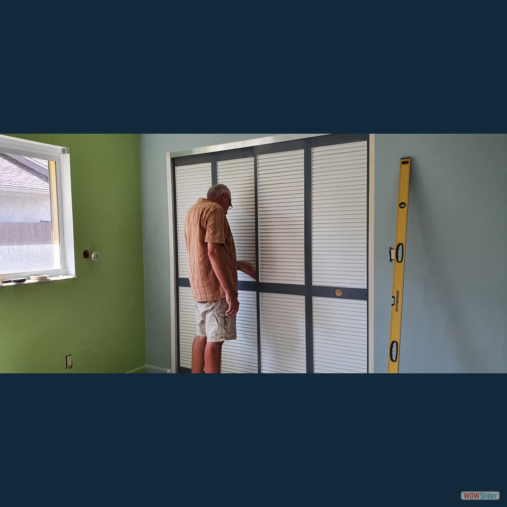 ... zwei leichtgängige Schiebetüren. ... zwei leichtgängige Schiebetüren.