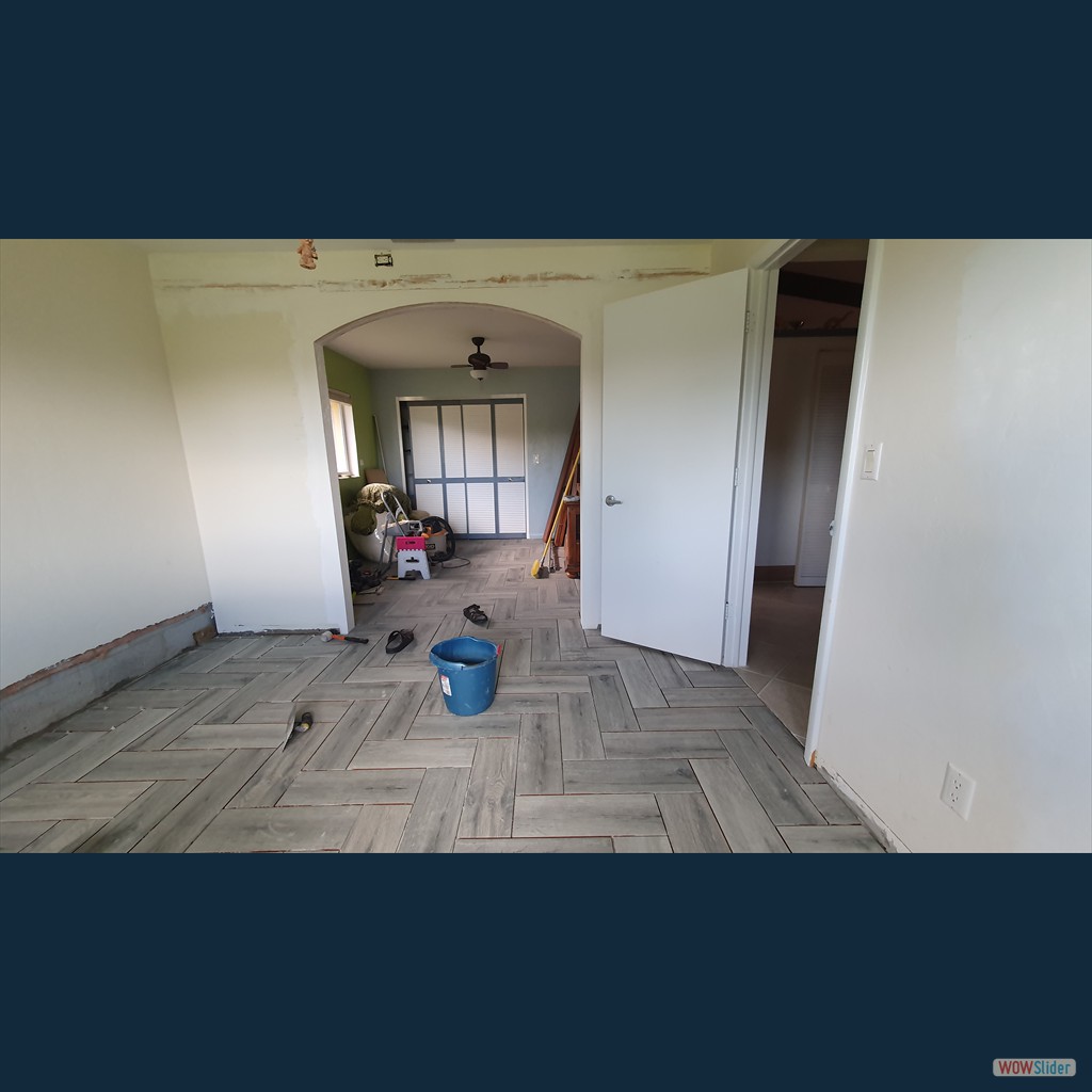 Fliesen werden trotzdem verlegt (ausgenommen an der nassen Wand), ... Fliesen werden trotzdem verlegt (ausgenommen an der nassen Wand), ...