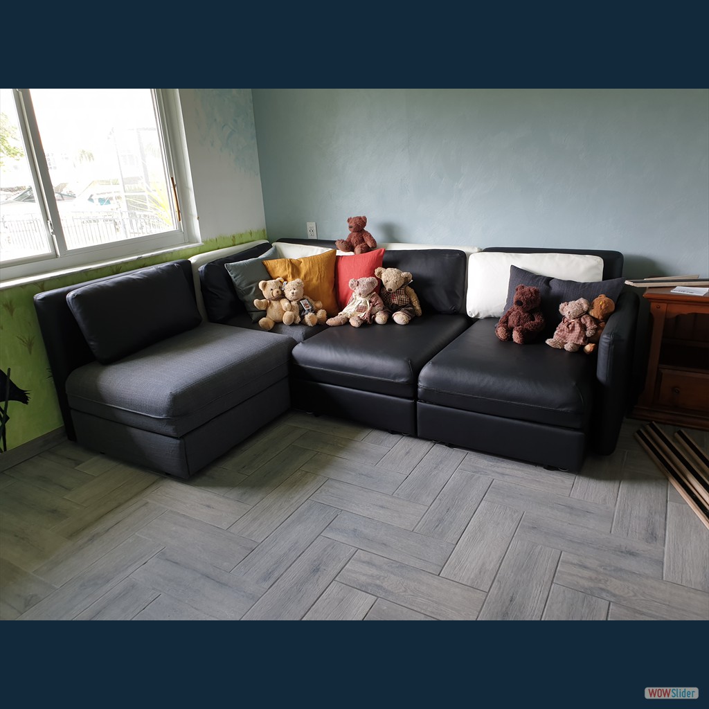 ... und die Sofa-Ecke steht ... und die Sofa-Ecke steht