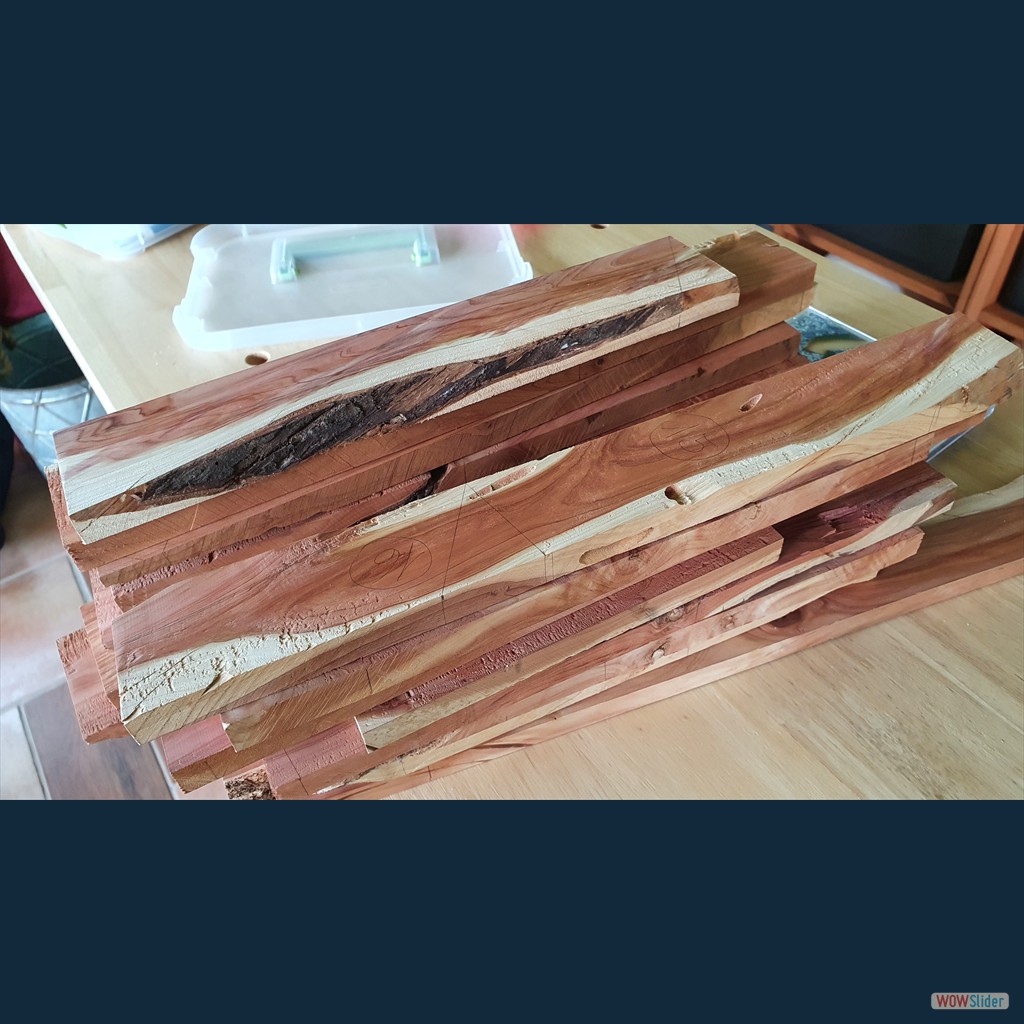 Arbeitsmaterial: Zedernholz-Abfallstücke Arbeitsmaterial: Zedernholz-Abfallstücke