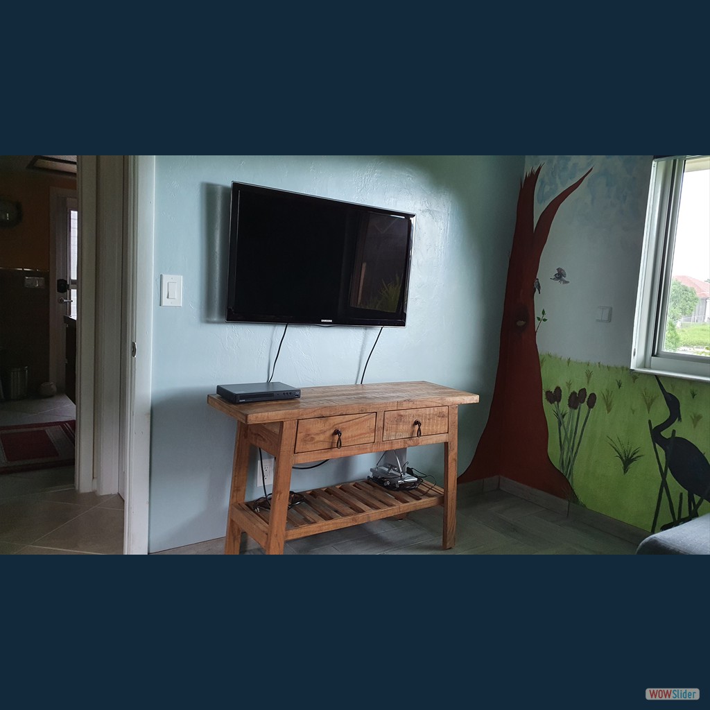 der Fernseher hängt auch schon der Fernseher hängt auch schon