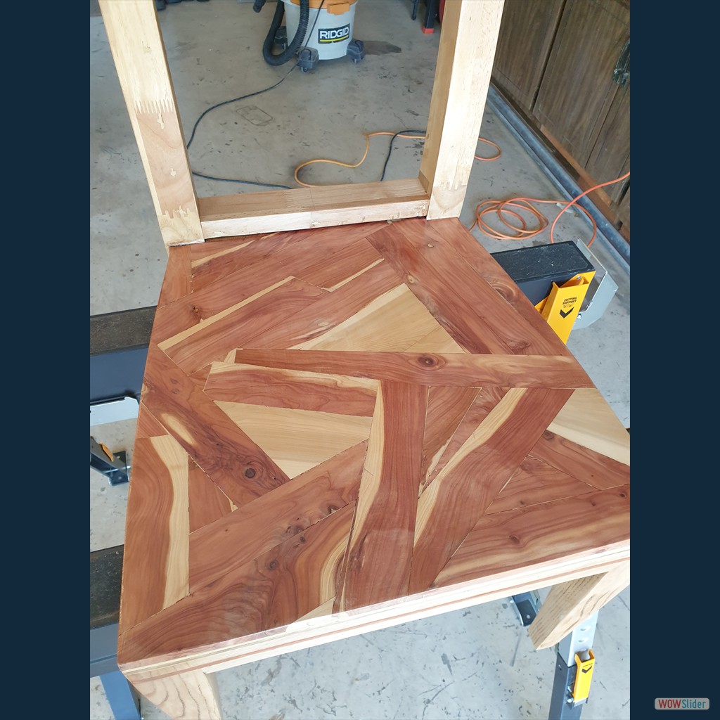 Sitzfläche Stuhl 1 ist fertig Sitzfläche Stuhl 1 ist fertig