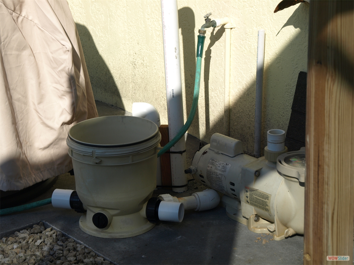 ... and beside the poolfilter ... and beside the poolfilter