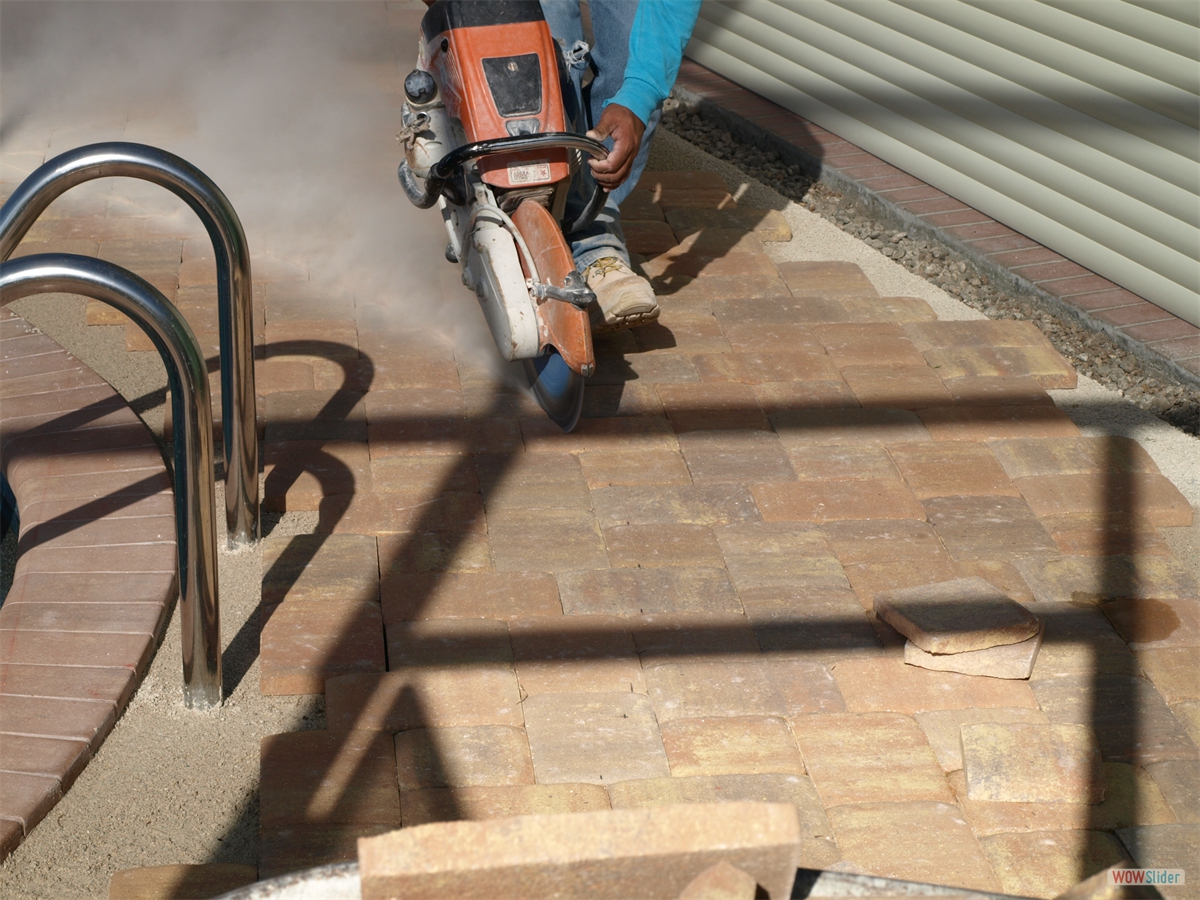 ... one pattern away parallel to the pool edge ... ... one pattern away parallel to the pool edge ...