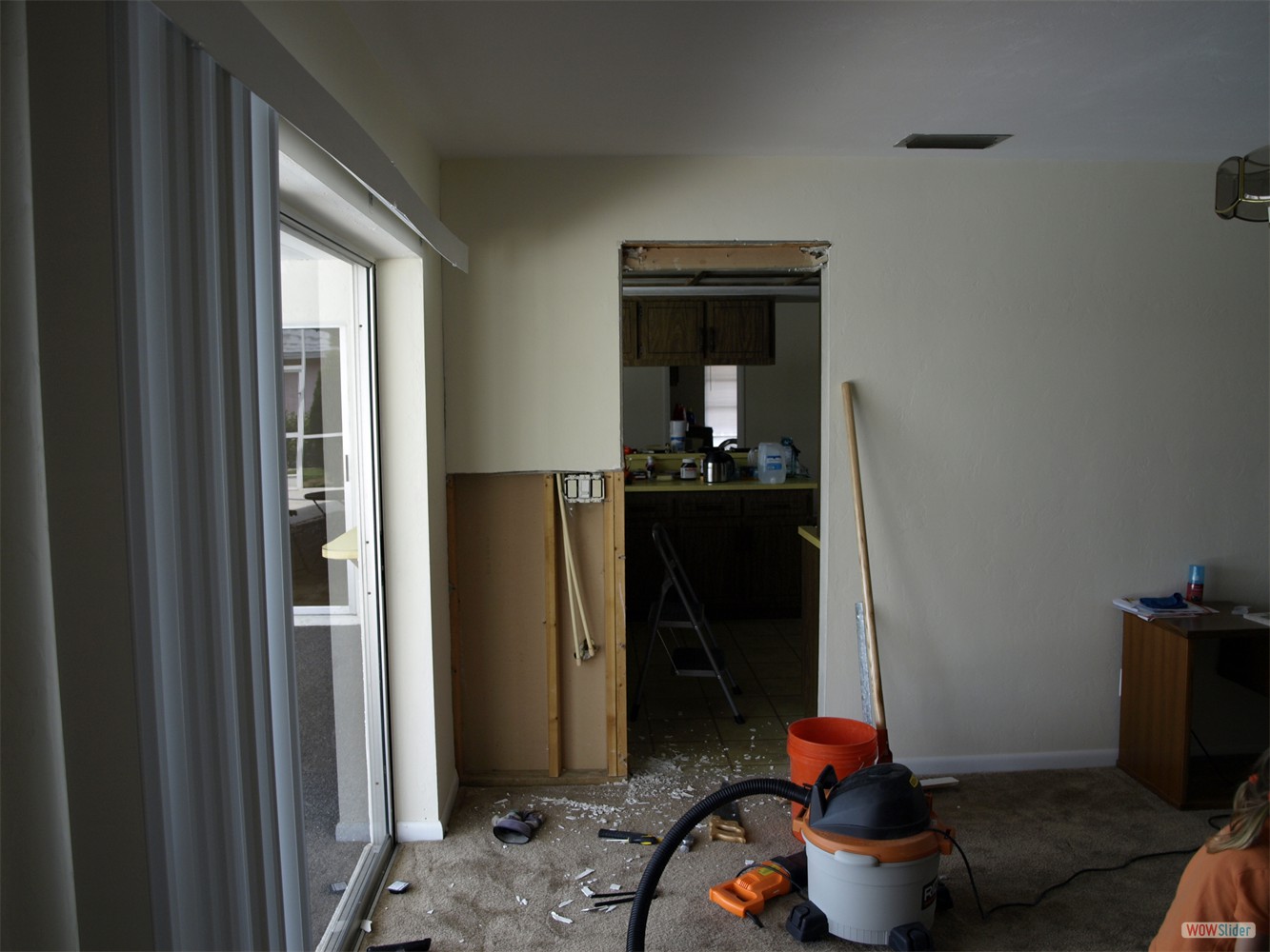 The opening between the front room and the kitchen ... The opening between the front room and the kitchen ...