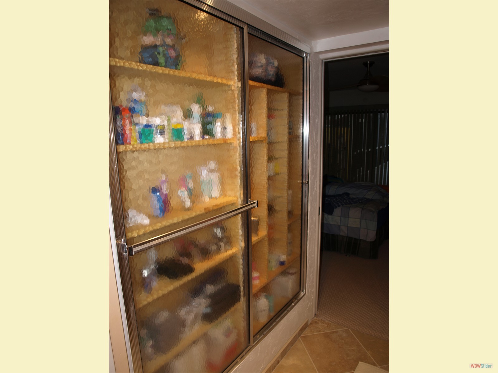 ... using the glas sliders of the old shower as dust protection ... using the glas sliders of the old shower as dust protection