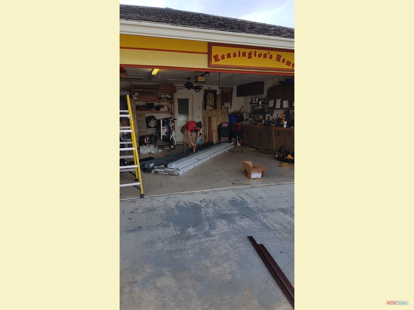 Auspacken der neuen Torelemente ...