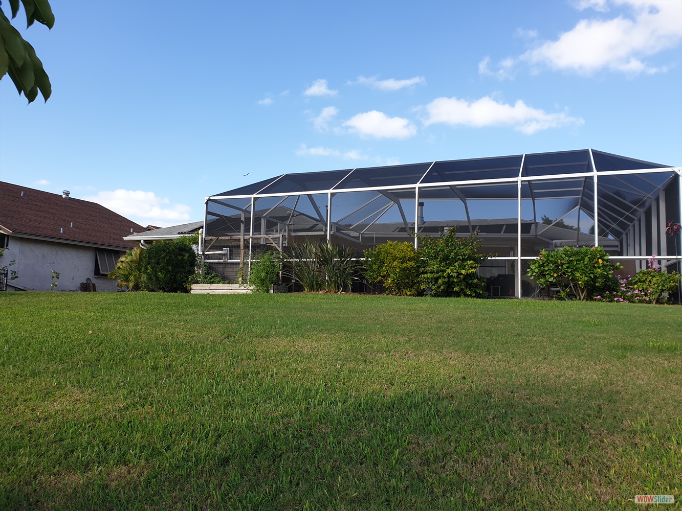 Nowadays the flower beds around the screen are much denser planted ... Nowadays the flower beds around the screen are much denser planted ...