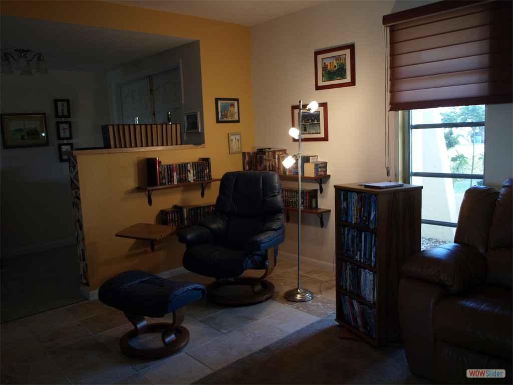 ... the old front door still took most of the light in the hall!