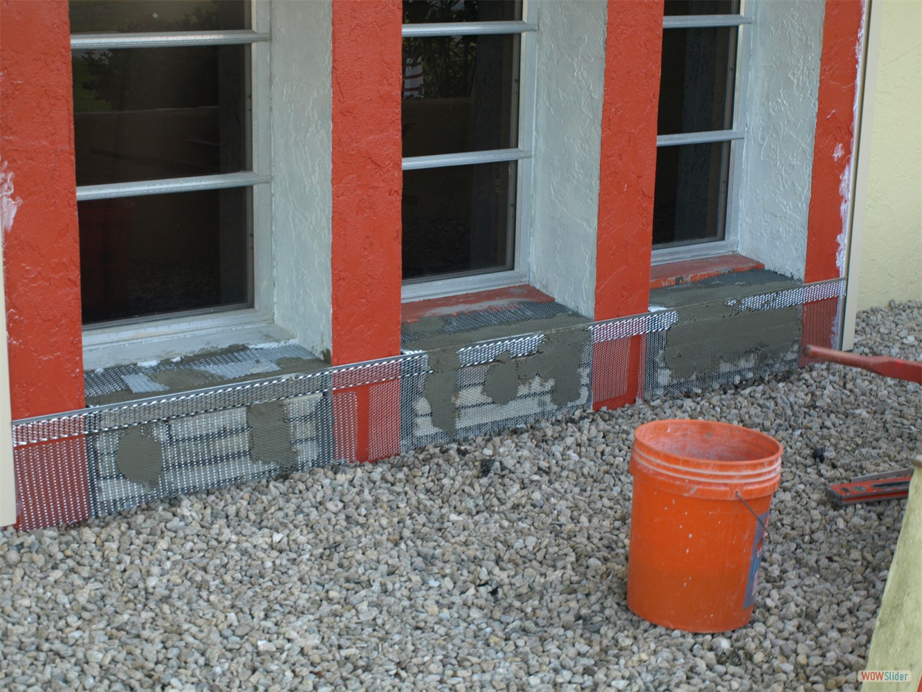 ... Juergen filled in the area between the decorative pillars ...